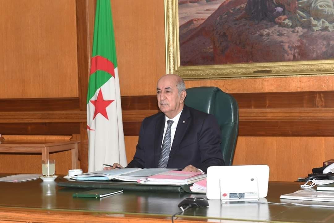 توقيع رئيس الجمهورية السيد عبد المجيد تبون على قانونين، الأول يتعلق بقانون المقاول الذاتي و الثاني متمم للأمر المتضمن القانون الأساسية العام الوظيفة العمومية تكريسا لحق الاستفادة من عطلة لانشاء مؤسسة بالنسبة للموظفين أو المتعاقدين الاداريين
