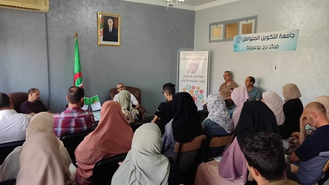 فعاليات الأسبوع الاعلامي حول " التعليم عن بعد" بمركز برج بوعريريج