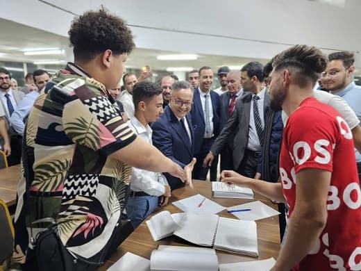زيارة مسائية لوزير التعليم العالي والبحث العلمي لمكتبة كلية العلوم الاقتصادية والتجارية وعلوم التسيير 1