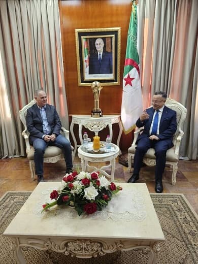 إستقبال وزير التعليم العالي والبحث العلمي للطالبات البطلات لكرة اليد