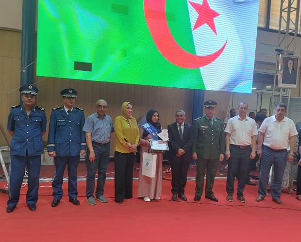 جامعة التكوين المتواصل تنظم حفلا خاصا بنهاية الموسم الجامعي 2024/2023 و تخرج أول دفعة ليسانس أكاديمي عن بعد