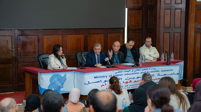 مدير الجامعة أد. يحي جعفري في حوار مباشر مع طلبة مركز الجزائر شرق