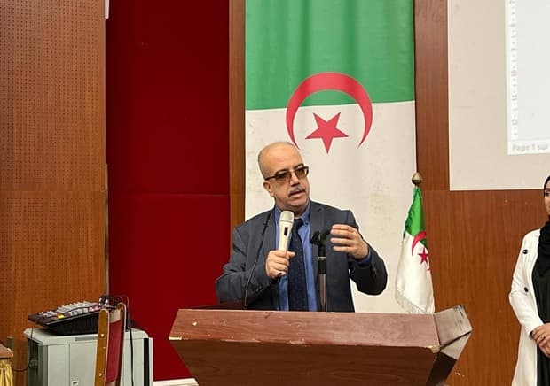 يوم إعلامي تكويني حول كيفية استخدام المنصات الرقمية الخاصة بالتكوين ما قبل الترقية بمركز الجزائر شمال 1