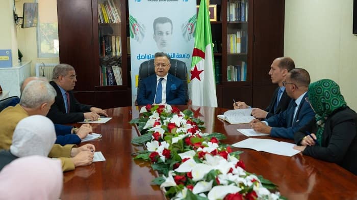 وزير التعليم العالي والبحث العلمي يترأس اجتماع عمل مع مجلس مديرية الجامعة
