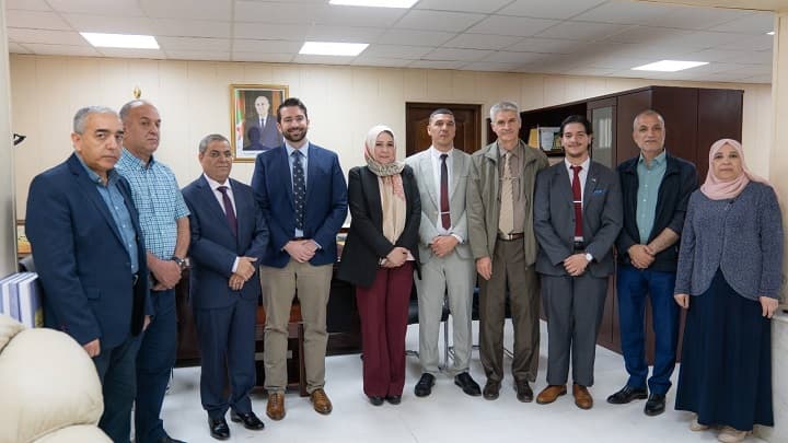 استقبال مدير الجامعة لوفد من السفارة الأمريكية بالجزائر