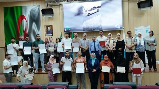 اختتام الدورة التكوينية الثالثة بمركز تطوير المقاولاتية وتوزيع شهادات المشاريع