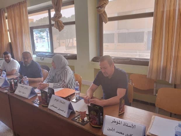 مناقشة مشروعي مذكرة تخرج للحصول على شهادة مشروع مؤسسة اقتصادية بمركز مستغانم