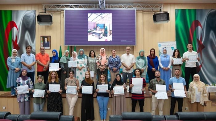 إشراف مدير الجامعة على توزيع شهادات نهاية الدورة التكوينية الرابعة المنظمة من قبل مركز دعم المقاولاتية