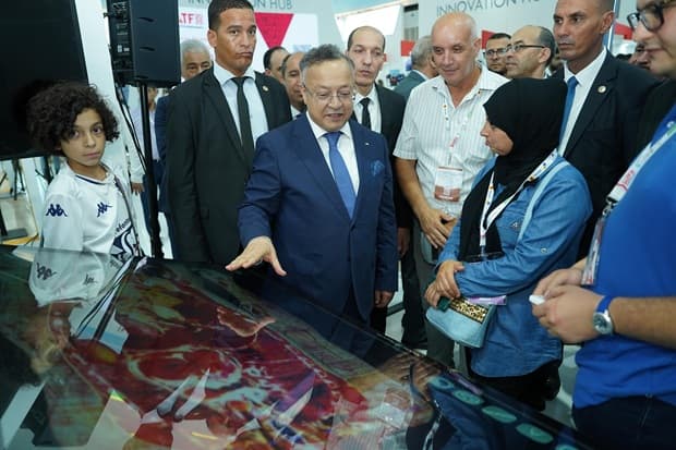 زيارة وزير التعليم العالي والبحث العلمي لجناح الابتكار الخاص بالوزارة