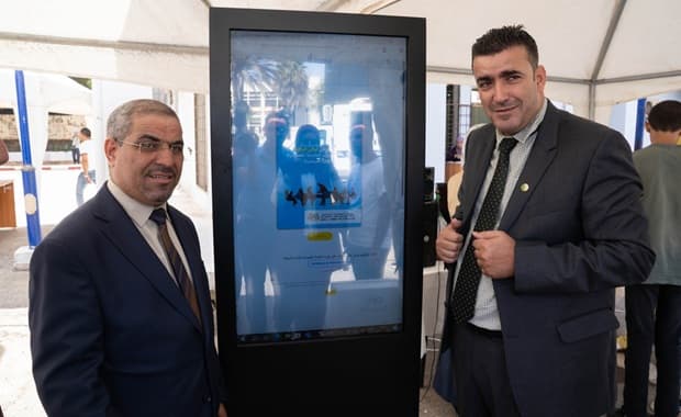 زيارة مدير الجامعة لجناح الديوان الوطني للمطبوعات الجامعية