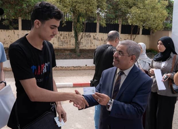 تسليم بطاقات الطالب للطلبة الجدد حملة بكالوريا 2025