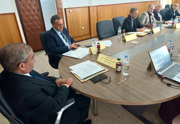 مدير الجامعة أد. يحي جعفري يترأس اجتماع الدورة الاستثنائية لمجلس ادارة المدرسة العليا للاساتذة بالقبة 1