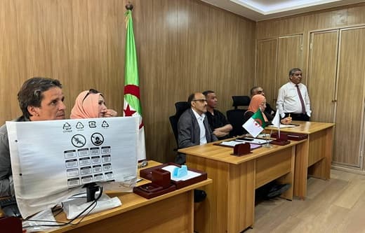 جامعة التكوين المتواصل تشارك في اختتام دورة تكوينية حول تسيير المرفق العمومي والوقاية من الفساد بإليزي 1
