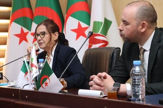 جامعة التكوين المتواصل تشارك في اختتام دورة تكوينية حول تسيير المرفق العمومي والوقاية من الفساد بإليزي 3