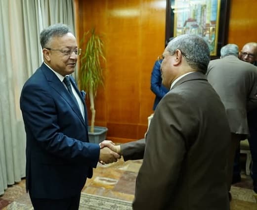 مدير الجامعة يقدم تهاني العيد للسيد وزير التعليم العالي والبحث العلمي