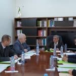 ترأس مدير الجامعة اجتماعا رفقة اطارات وخبراء من وزارة الصيد 3