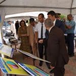 مدير الجامعة يعاين رفقة ضيوفه المعرض الخاص بالمؤسسات الناشئة للجامعة 2