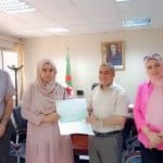 تسليم مدير الجامعة وسم لابل للطالبة نجلاء تواتي 1