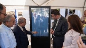 زيارة مدير الجامعة لجناح الديوان الوطني للمطبوعات الجامعية 1