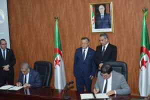 توقيع اتفاقية شراكة وتعاون بين جامعة التكوين المتواصل و المركز الوطني للبحث في التربية 2